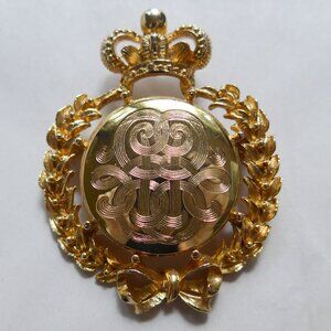 Vintage gold tone Estate style brooch